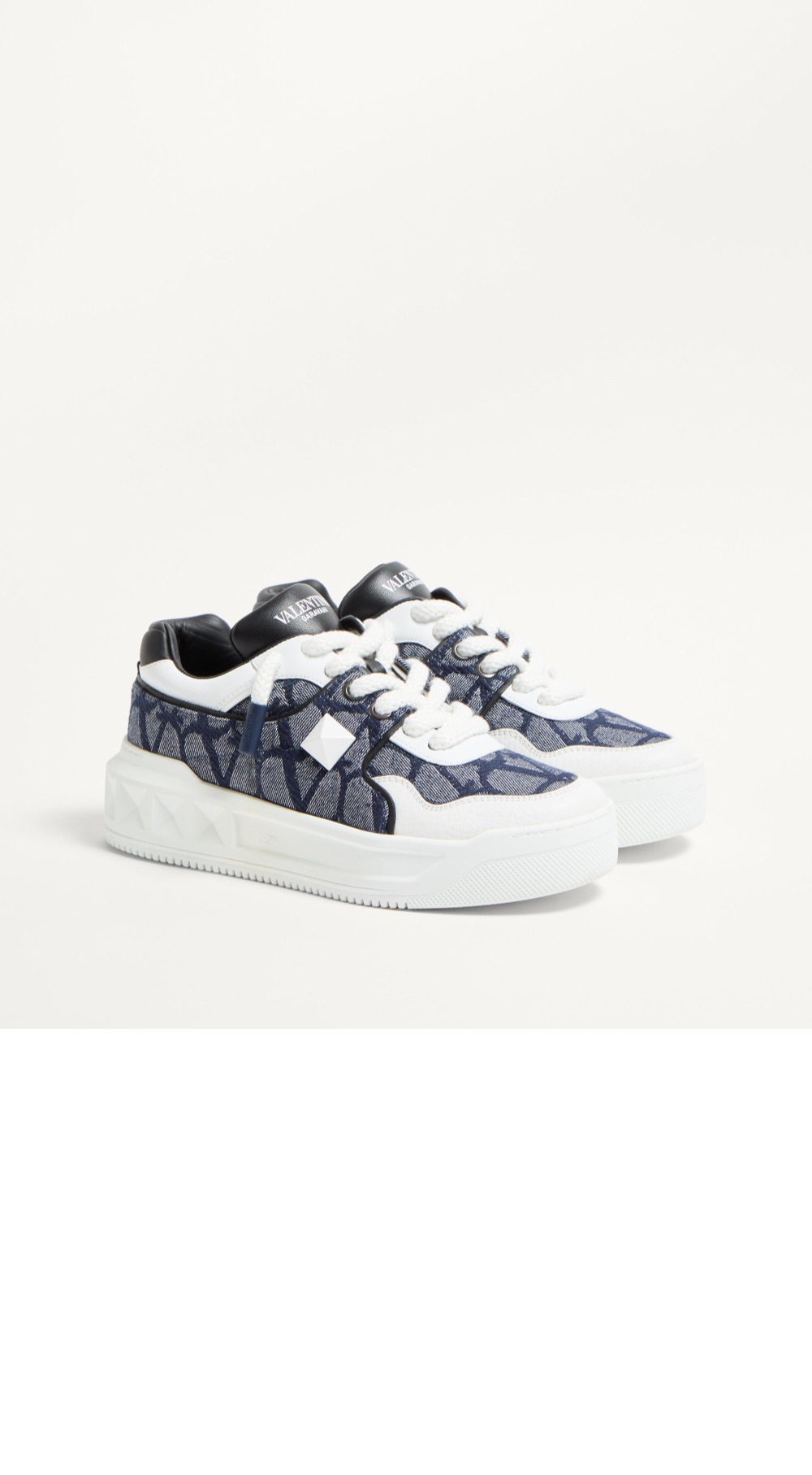 미러급레플리카사이트 | 명품레플리카 전문 쇼핑몰  | 퍼스트원 - 데님 이펙트 트왈 이코노그라프 자카드 패브릭 원 스터드 XL 로우탑 스니커즈 &gt; 발렌티노