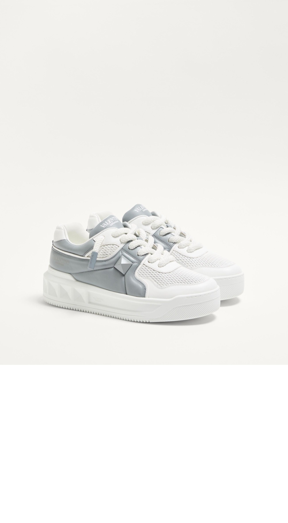 미러급레플리카사이트 | 명품레플리카 전문 쇼핑몰  | 퍼스트원 - 퍼포레이티드 나파 가죽 로우탑 원 스터드 XL 스니커즈 &gt; 발렌티노