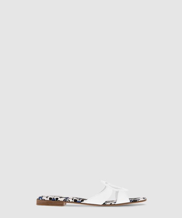 이솔라 플랫 뮬 1ACZT7